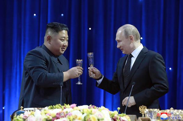 Thịt nai, cá tuyết, rượu vang cho tiệc chiêu đãi ông Kim Jong Un ở Nga