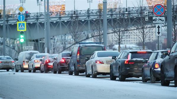 Moskva: Cảnh báo băng tan, đường trơn trượt, người dân hạn chế sử dụng xe cá nhân