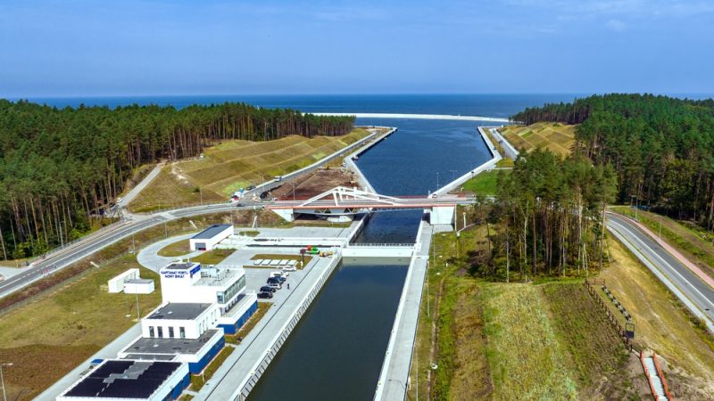Ba Lan khai trương vội kênh đào chưa hoàn thành để tránh phụ thuộc Nga