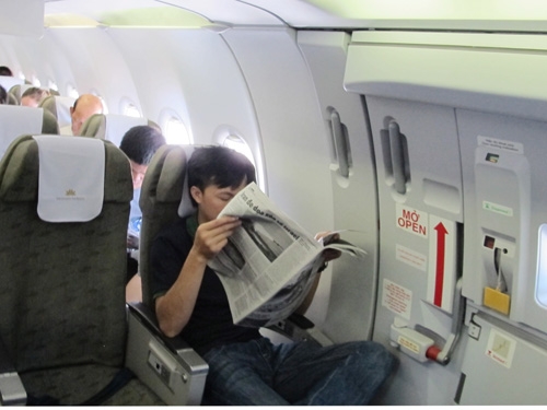 Hành khách bất ngờ mở cửa thoát hiểm máy bay Vietjet tìm…nhà vệ sinh