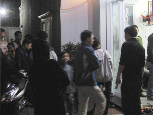 Trắng đêm khám nhà 