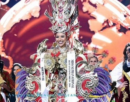 Khả Trang giành giải trang phục dân tộc đẹp nhất tại Hoa hậu Siêu quốc gia 2016
