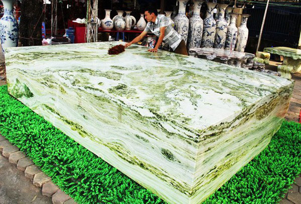 Đấu thắng tỷ phú Trung Quốc, đại gia Việt mua khối ngọc 5 tấn lớn nhất châu Á