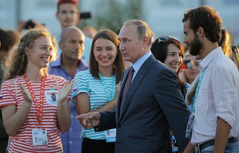 Biểu tình sinh nhật Putin: Phe đối lập tặng quà vô giá
