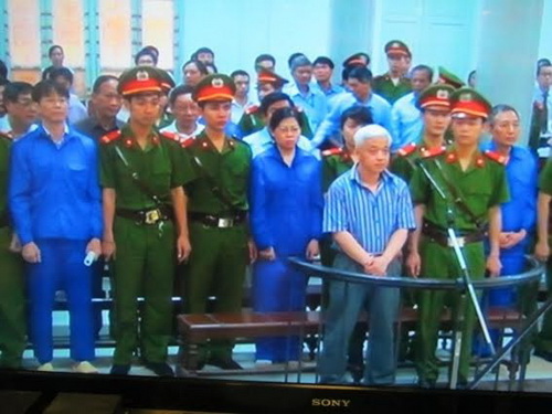 Bắt giam nốt 4 bị cáo trong vụ án “bầu” Kiên