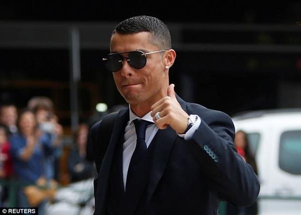 Ronaldo diện vest bảnh bao cùng tuyển Bồ Đào Nha đến Nga, chinh phục cúp vàng World Cup 2018