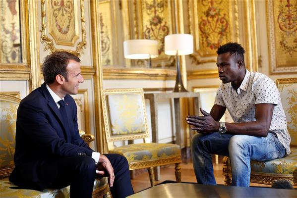 Tổng thống Macron mời 'người nhện' cứu em bé 4 tuổi nhập quốc tịch, làm việc tại Pháp