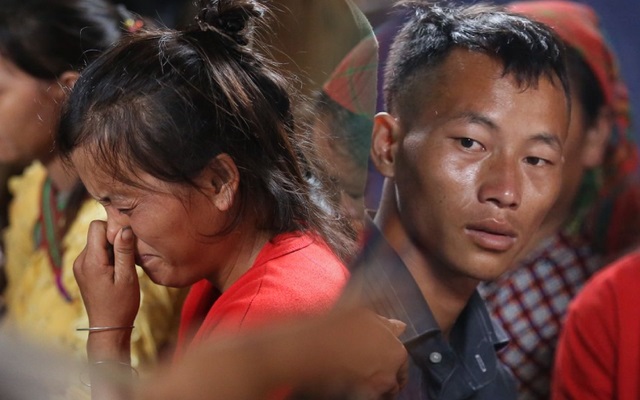 Nghẹn lòng đám tang 3 em học sinh tử vong trong vụ sập cổng trường ở Lào Cai