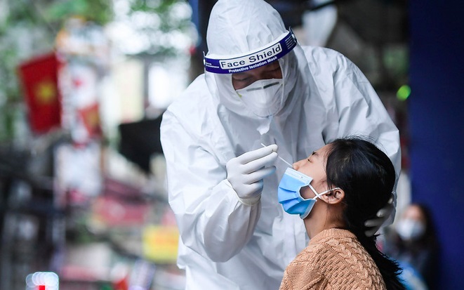 Chỉ ho sốt, 14 người ở Hà Nội phát hiện mắc COVID-19; thêm 45 ca cộng đồng