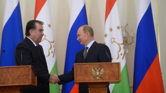Tajikistan phê chuẩn duy trì căn cứ quân sự của Nga