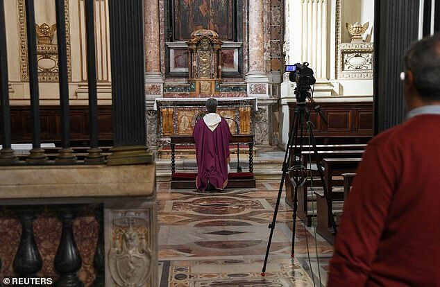 Thăm hỏi bệnh nhân nCoV, 18 linh mục Italy chết vì nhiễm virus