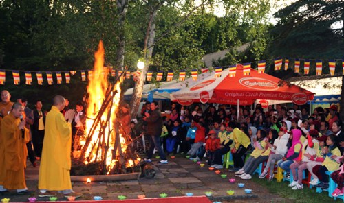 Hương sen mùa Hạ và sứ mạng 'nuôi dưỡng hồn Việt ở Séc'