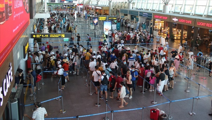 Đề nghị ưu tiên ''luồng xanh'' cho xe chở khách lên sân bay đi quốc tế