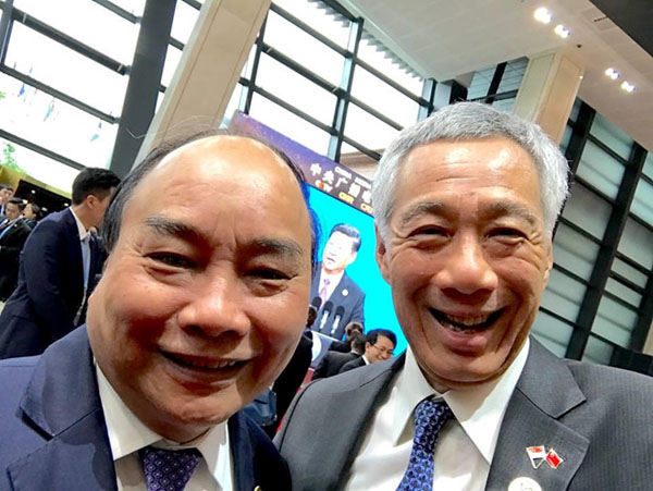 Thủ tướng Singapore đăng ảnh 'wefie' cùng Thủ tướng Nguyễn Xuân Phúc