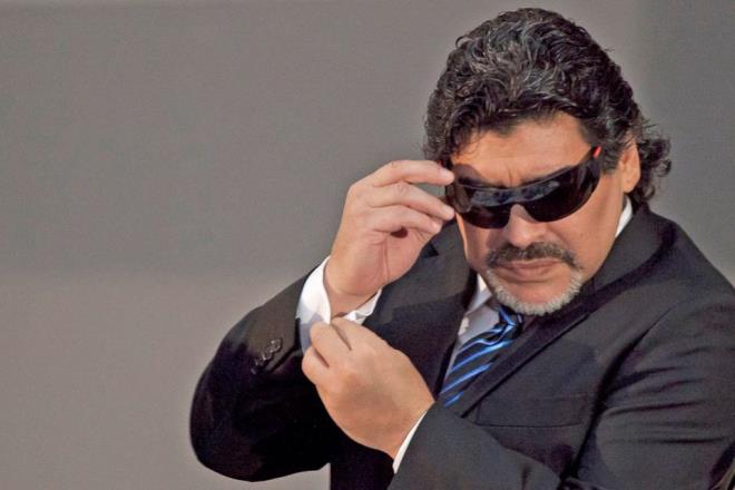 11 người con tranh chấp tài sản 100 triệu USD của Diego Maradona