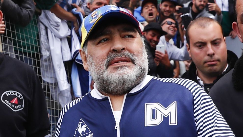Vì sao chỉ sau cơn đột quỵ, huyền thoại bóng đá Diego Maradona có thể qua đời?