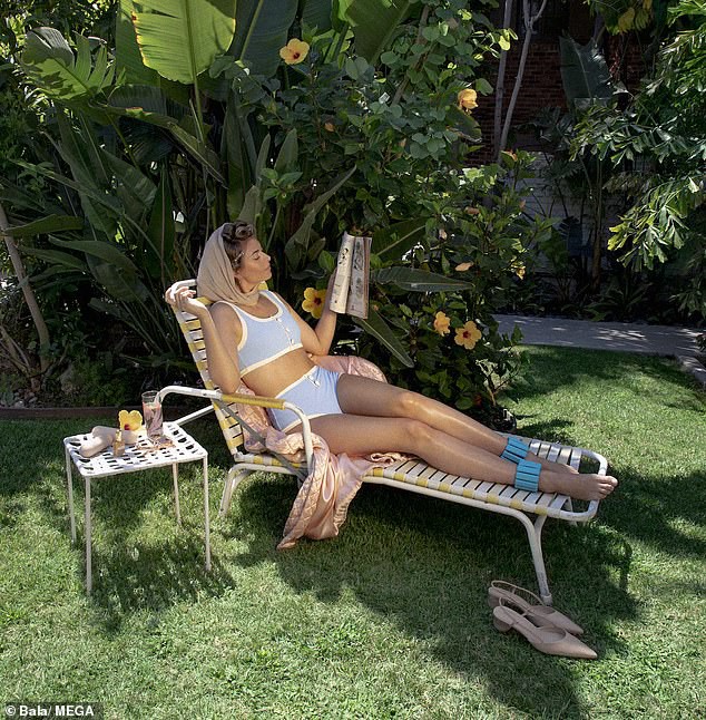 'Búp bê Nga' Maria Sharapova khoe sắc vóc tươi trẻ đầy cuốn hút với bikini