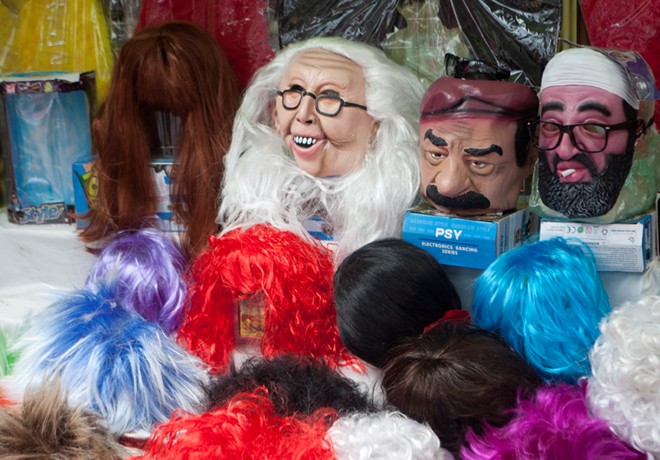 Mặt nạ ghê rợn tràn ngập chợ trung thu Hà Nội