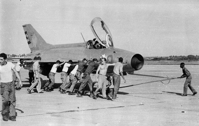 Cuộc đào thoát của phi công Liên Xô lái chiếc máy bay tối mật nhưng hạ cánh nhầm xuống sân bay NATO