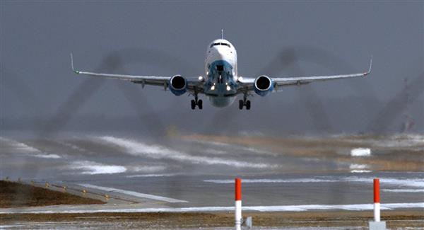 Máy bay Boeing 737-800 hạ cánh khẩn cấp ở Nga, khả năng hỏng động cơ