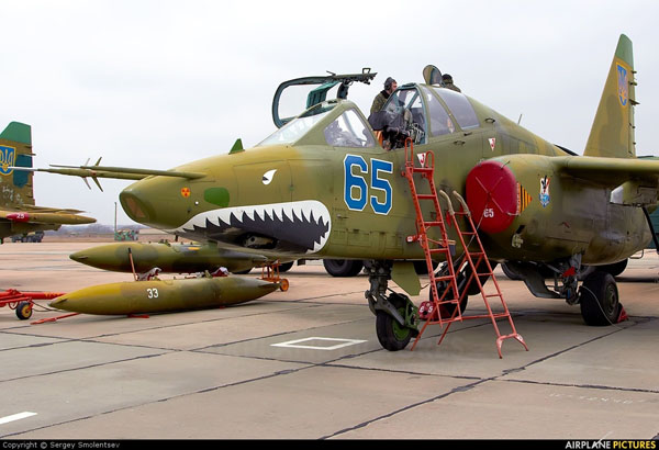 Hai phi công Su-25UB Nga đã tử vong, thi thể bị vùi trong buồng lái