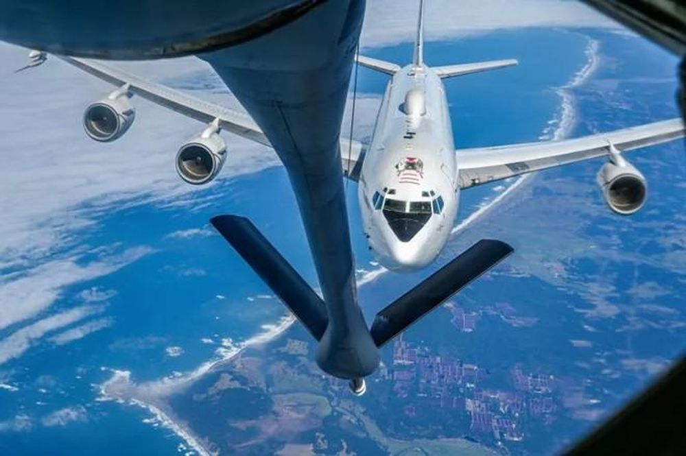 Máy bay 'Ngày tận thế' của Mỹ xuất hiện bất thường gần Greenland