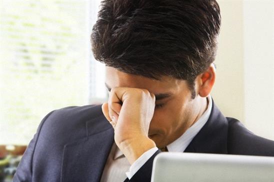 Sững sờ vì vợ hắt hủi mẹ tôi ngay trước mặt