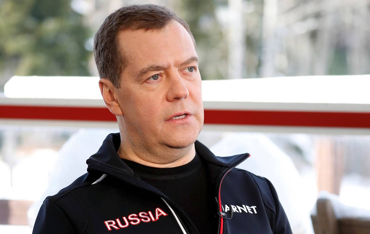 Cựu Thủ tướng Nga Medvedev: Không có gì bất thường khi chính phủ từ chức