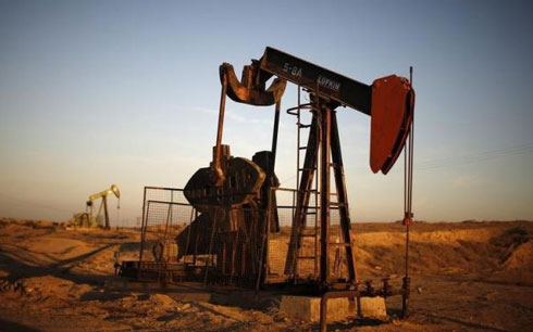 Giá dầu giảm mạnh do sản lượng của OPEC chạm mức trần tháng 5