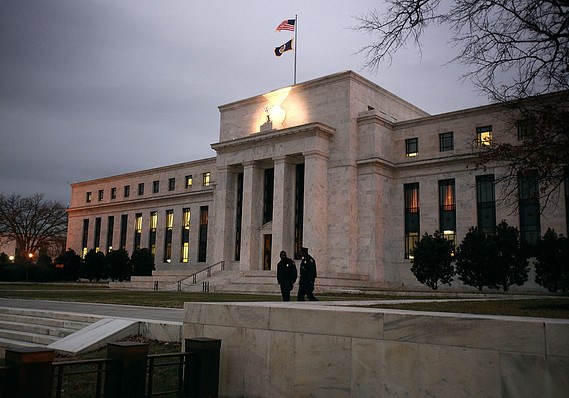 Kinh tế Mỹ tăng trưởng mạnh mẽ, Fed giữ nguyên lãi suất