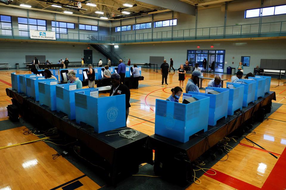 Bỏ phiếu hé lộ lựa chọn của cử tri Mỹ trong bầu cử giữa nhiệm kỳ