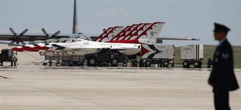 Ngày thê thảm của Mỹ: 1 máy bay rơi trước mặt Obama, 1 chiếc rơi khi cất cánh