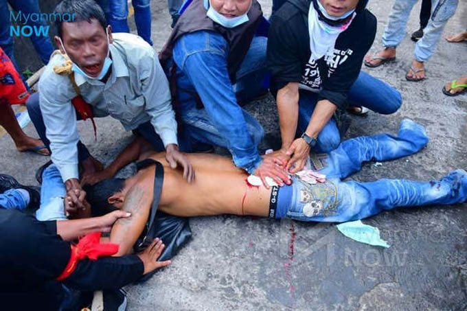Hình ảnh biểu tình căng thẳng ở Myanmar, ít nhất 5 người chết