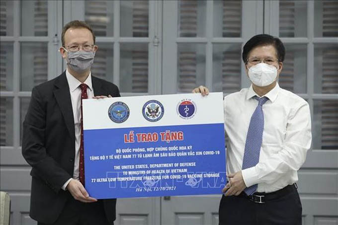 Bộ Y tế tiếp nhận 77 tủ lạnh âm sâu do Hoa Kỳ viện trợ