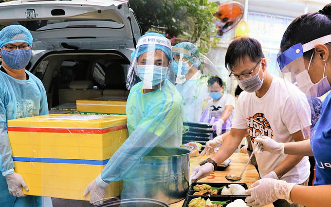 Người Đà Nẵng nấu hàng nghìn suất ăn 'VIP' phục vụ miễn phí 3 Bệnh viện đang bị cách ly