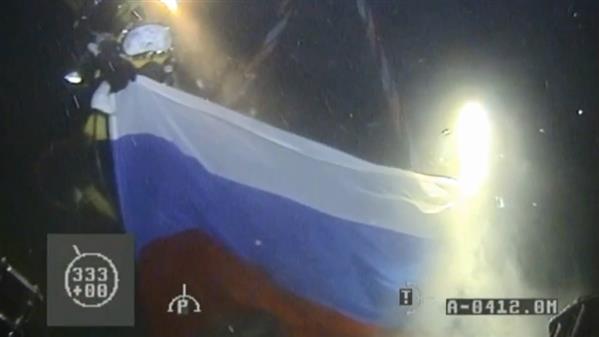 Bộ ba người nhái 'siêu đẳng' của Nga lập kỷ lục lặn sâu 416 m