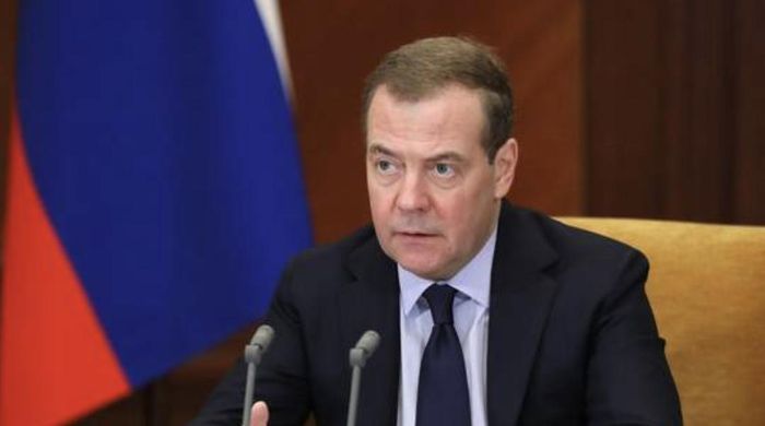 Kiev muốn có thêm vũ khí; cựu Tổng thống Nga Medvedev kêu gọi phi quân sự hóa Ukraine