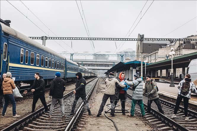 Nga phân phát hơn 75 tấn hàng viện trợ nhân đạo tại Kherson (Ukraine)