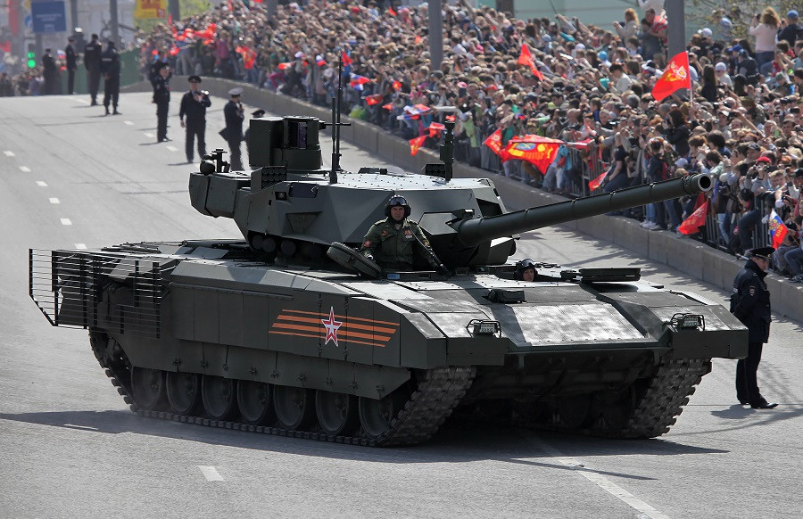 Video cho thấy Nga chuẩn bị mang siêu tăng T-14 Armata tới Ukraine