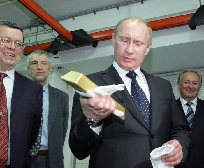 Mỹ tìm cách đóng băng dự trữ vàng của Nga?