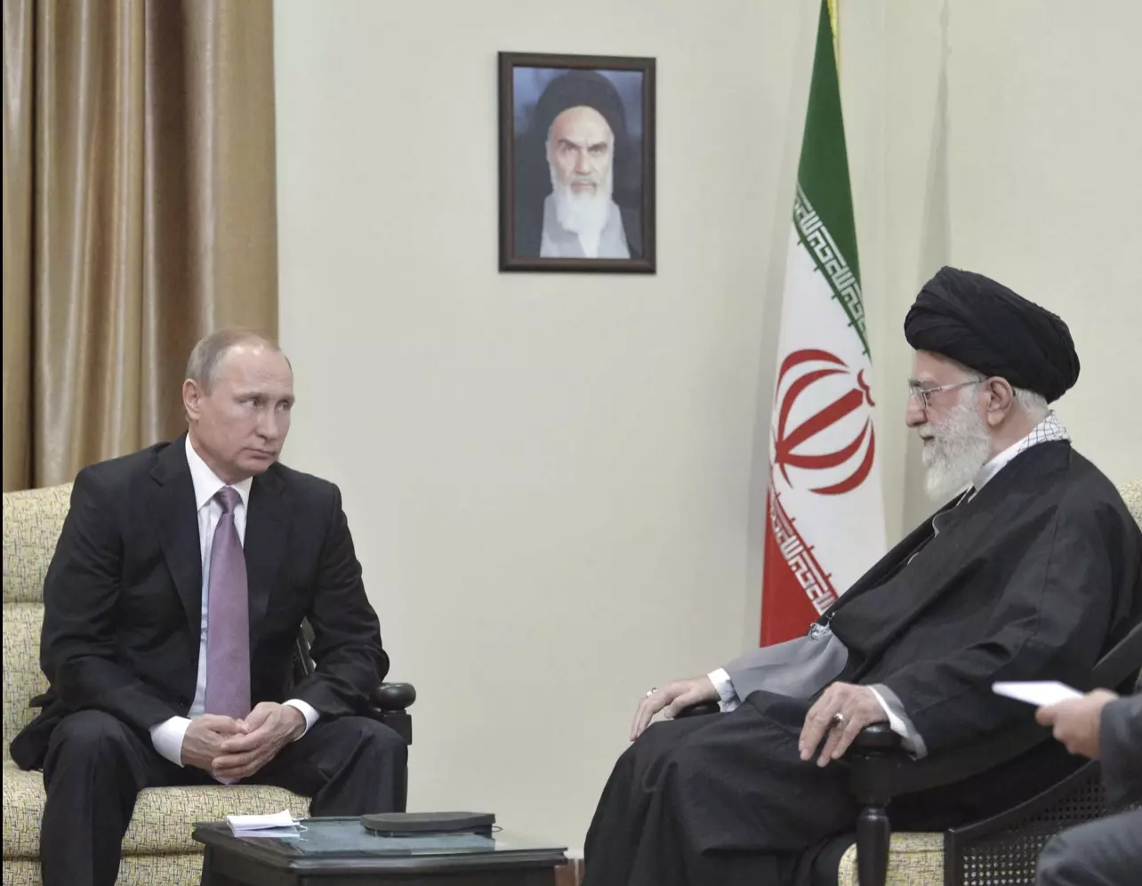 Tổng thống Nga Putin thăm Iran sau tuyên bố quay lưng với phương Tây