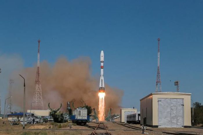 Nga thông báo kế hoạch chuyển 'số lượng nhỏ' vệ tinh cho Iran
