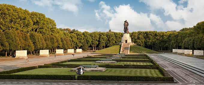 Xung đột Nga-Ukraine: Đài tưởng niệm ở Treptow (Đức) bị phá hoại, Nga gửi công hàm phản đối