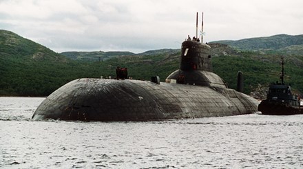 Nga gỡ tên lửa khỏi tàu ngầm hạt nhân 'khủng' nhất thế giới
