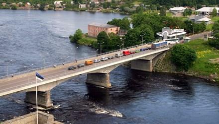 Nga bị hàng xóm dè chừng