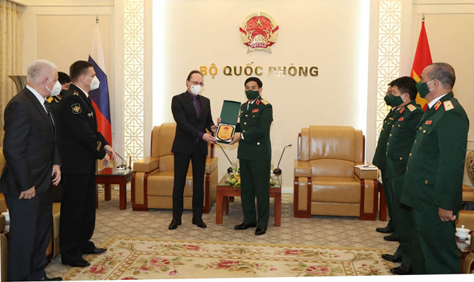 Bộ trưởng Phan Văn Giang tiếp Đại sứ Liên bang Nga