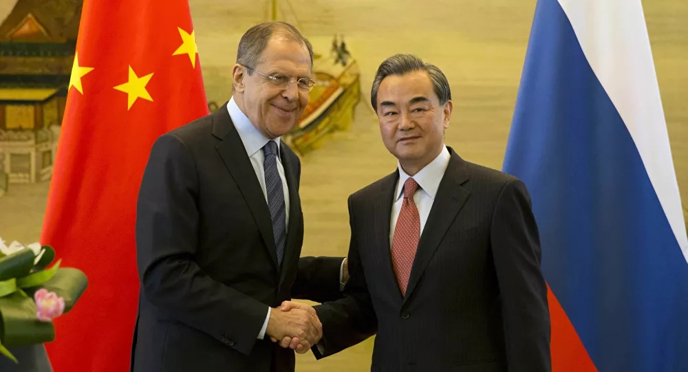 Ngoại trưởng Trung Quốc tuyên bố sự gắn kết với Nga “vững chắc như đá tảng”