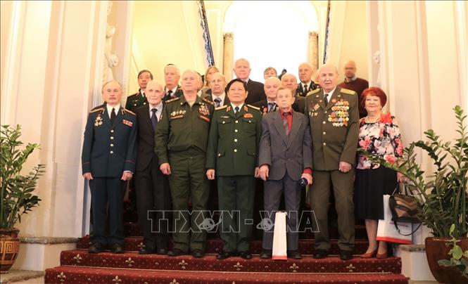 Bộ trưởng Ngô Xuân Lịch gặp gỡ các cựu chiến binh Nga