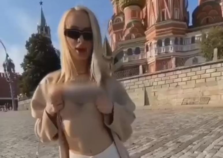 Khoe ngực phản cảm bên ngoài nhà thờ, người mẫu Nga bị dọa giết