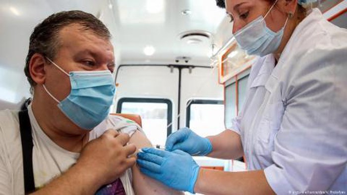 Người Nga rủ nhau thử nghiệm vaccine Sputnik V